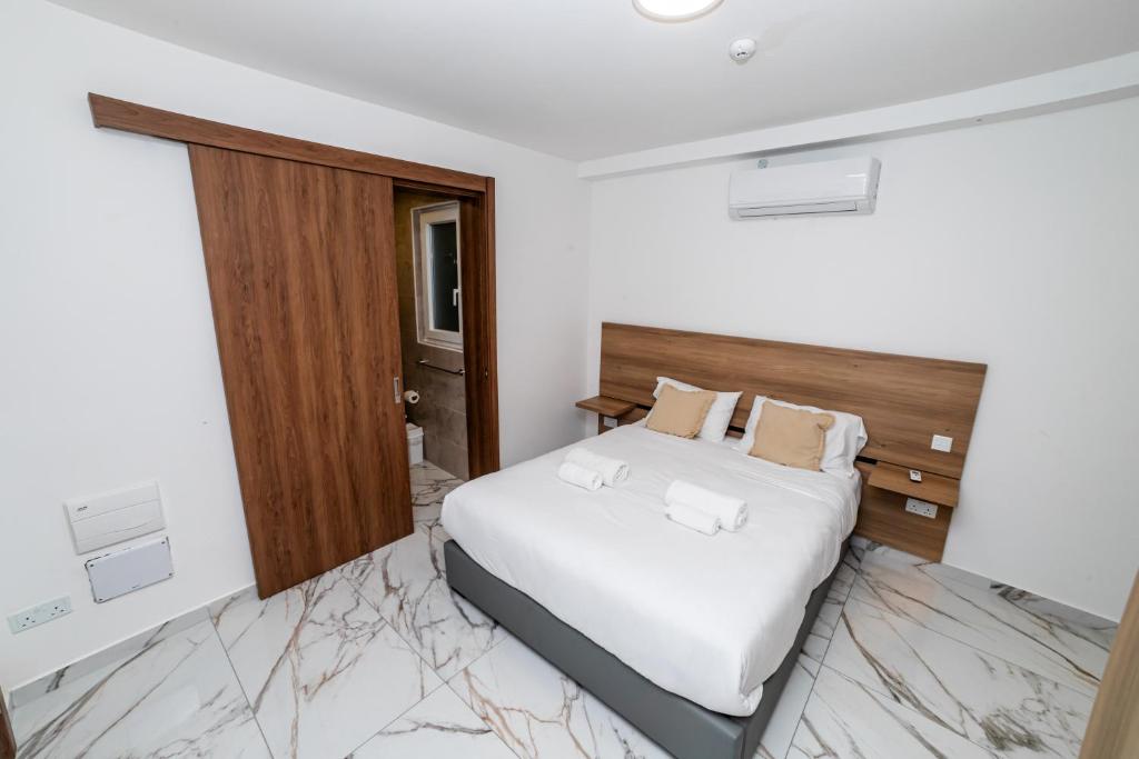 Modern 2-Bedroom Apartment with Terrace의 2베드룸 디럭스 아파트 - 발코니