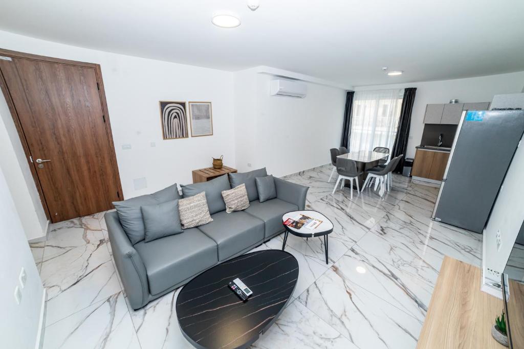 Modern 2-Bedroom Apartment with Terrace의 2베드룸 디럭스 아파트 - 발코니