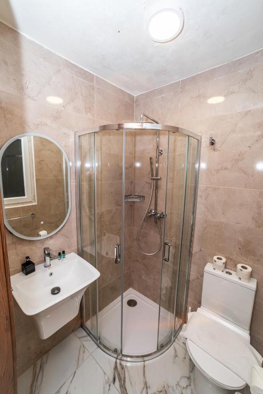 Modern 2-Bedroom Apartment with Terrace, 세인트폴스베이, 몰타 – 사진 3